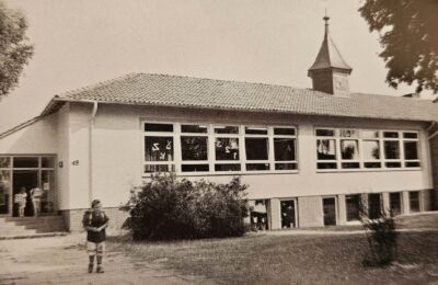 20230710_161155 Die neue Schule mit altem Turm 1991